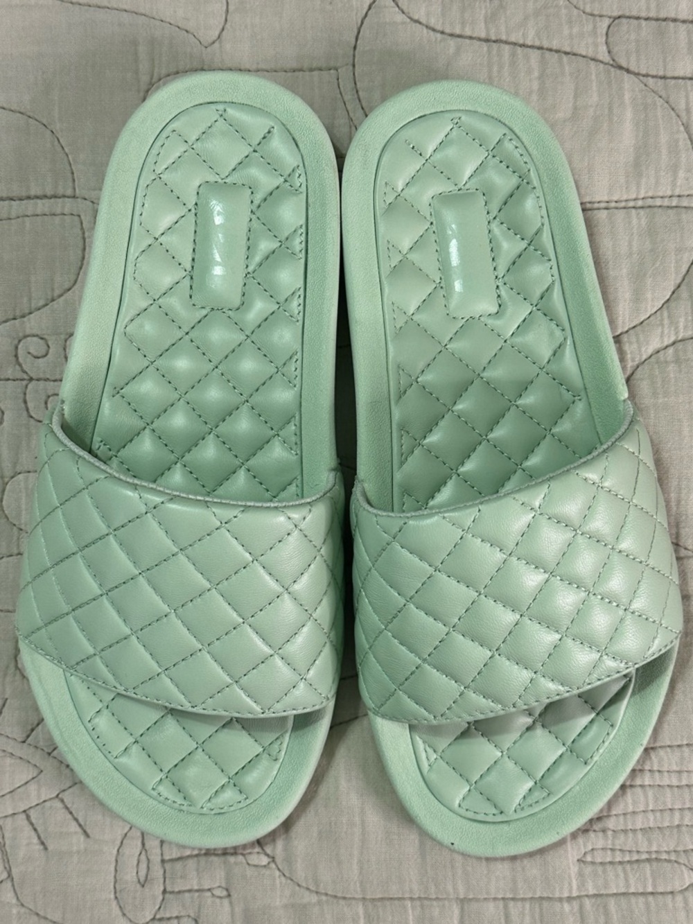 APL Lusso Leathet Slide Peppermint Quilted Comfort Sandals NWT Size 6